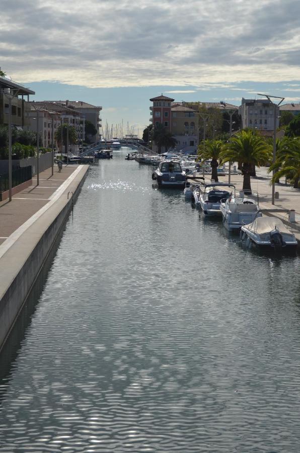 Charmant appartement à 350m de la plage et du port Fréjus Exterior foto