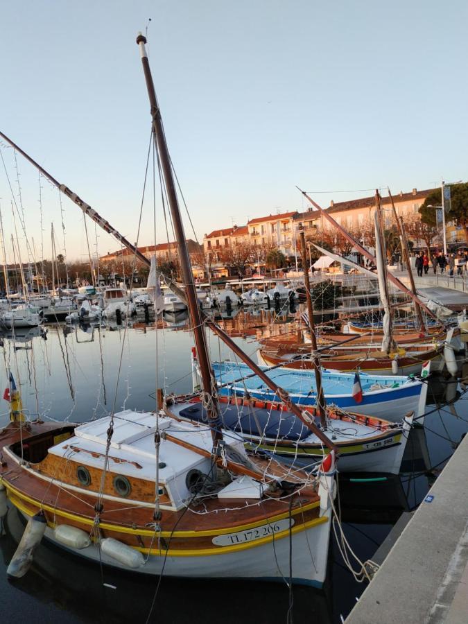 Charmant appartement à 350m de la plage et du port Fréjus Exterior foto