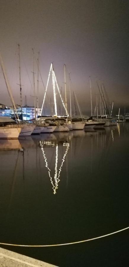 Charmant appartement à 350m de la plage et du port Fréjus Exterior foto